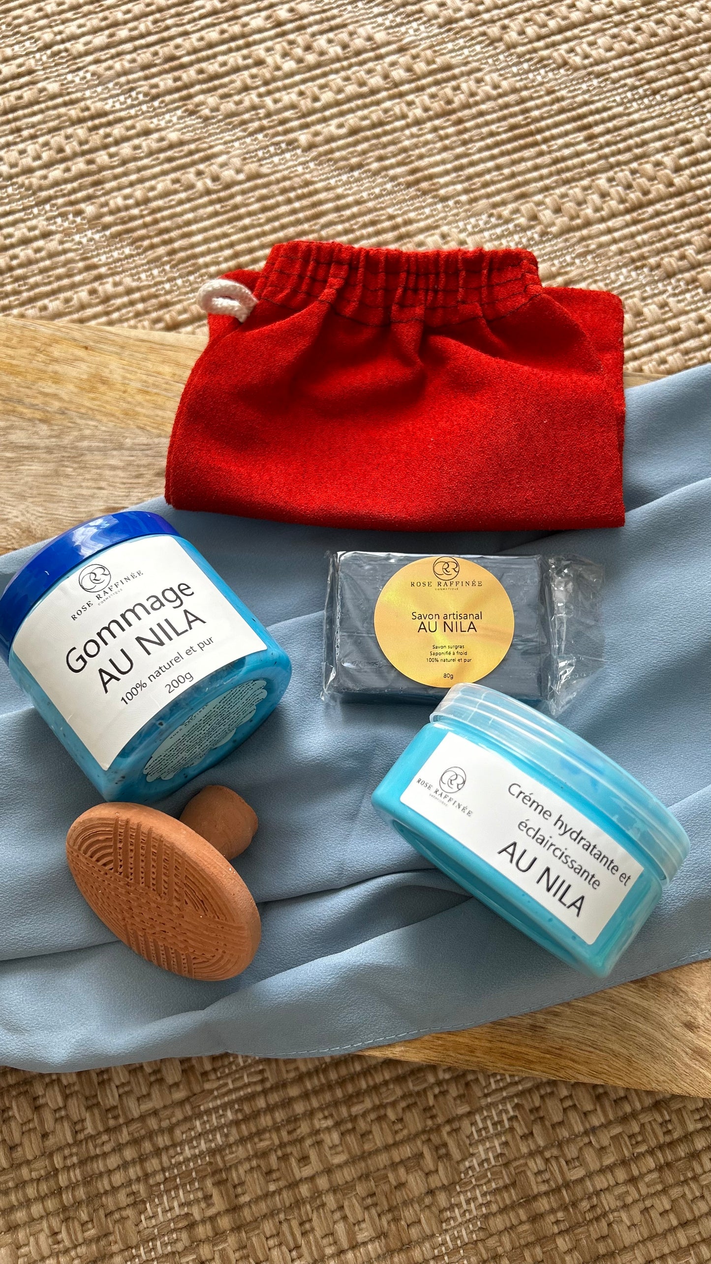 Lot Nila + pierre ponce + gant exfoliant